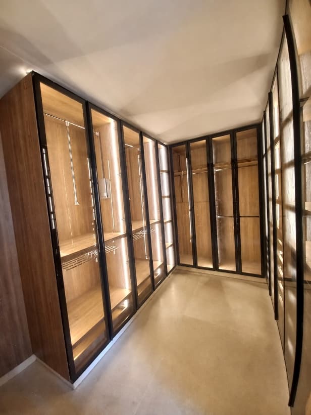 Closets y Vestidores premium por Möbel Residencial